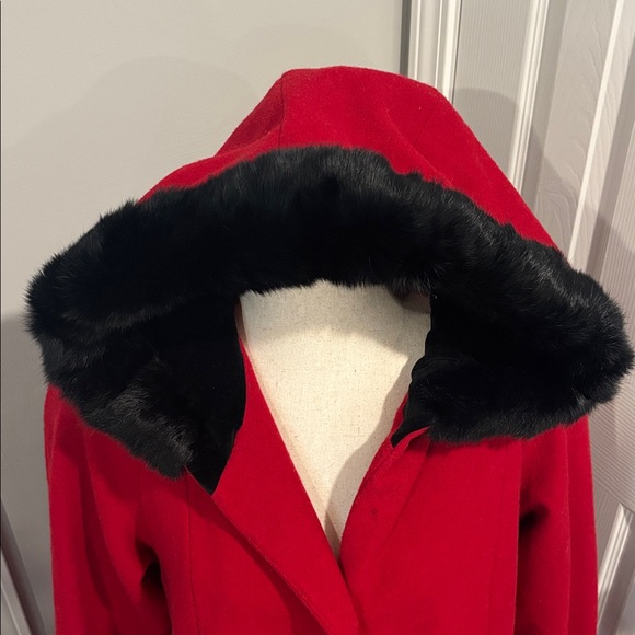 Donnybrook red and black 100% wool coat with genuine fur trim hood size 12 - Picture 3 of 16